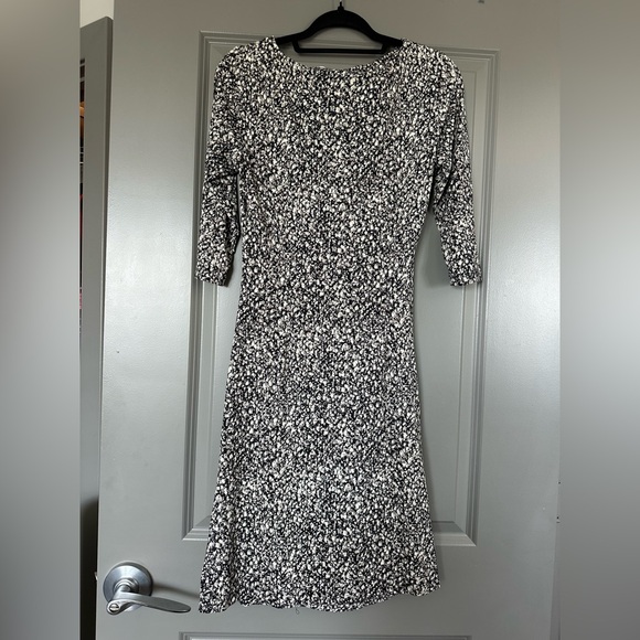 J. McLaughlin Women’s Ruched Side Dress Stretchy - Picture 3 of 7